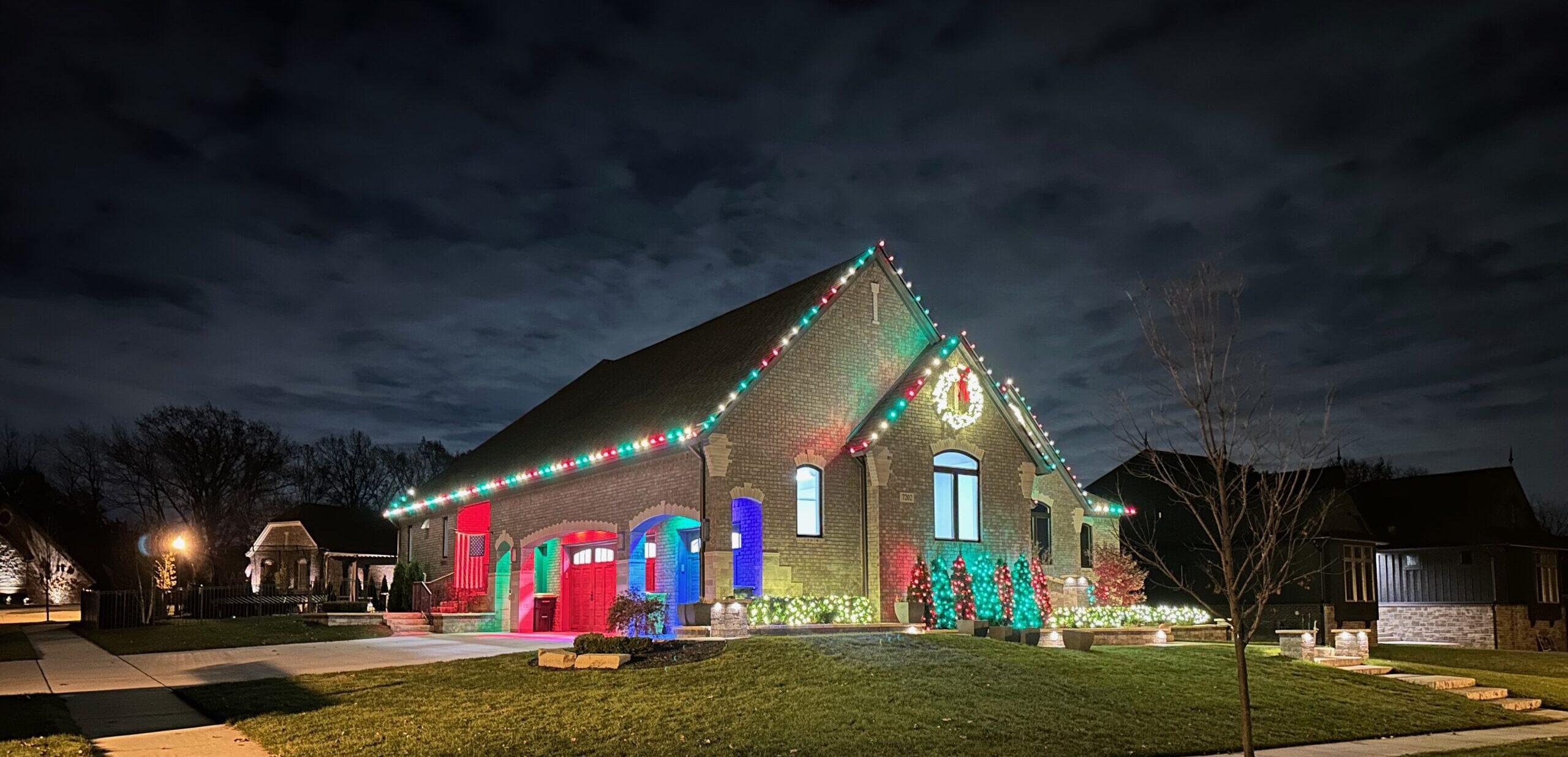 Custom Holiday Lights in Washington Township, MI