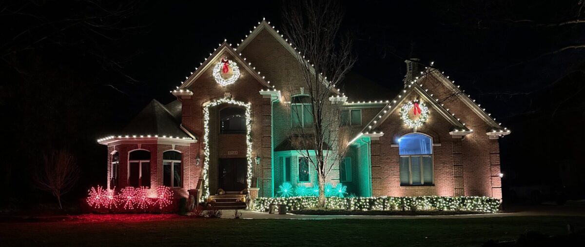 Custom Holiday Lights in Washington Township, MI