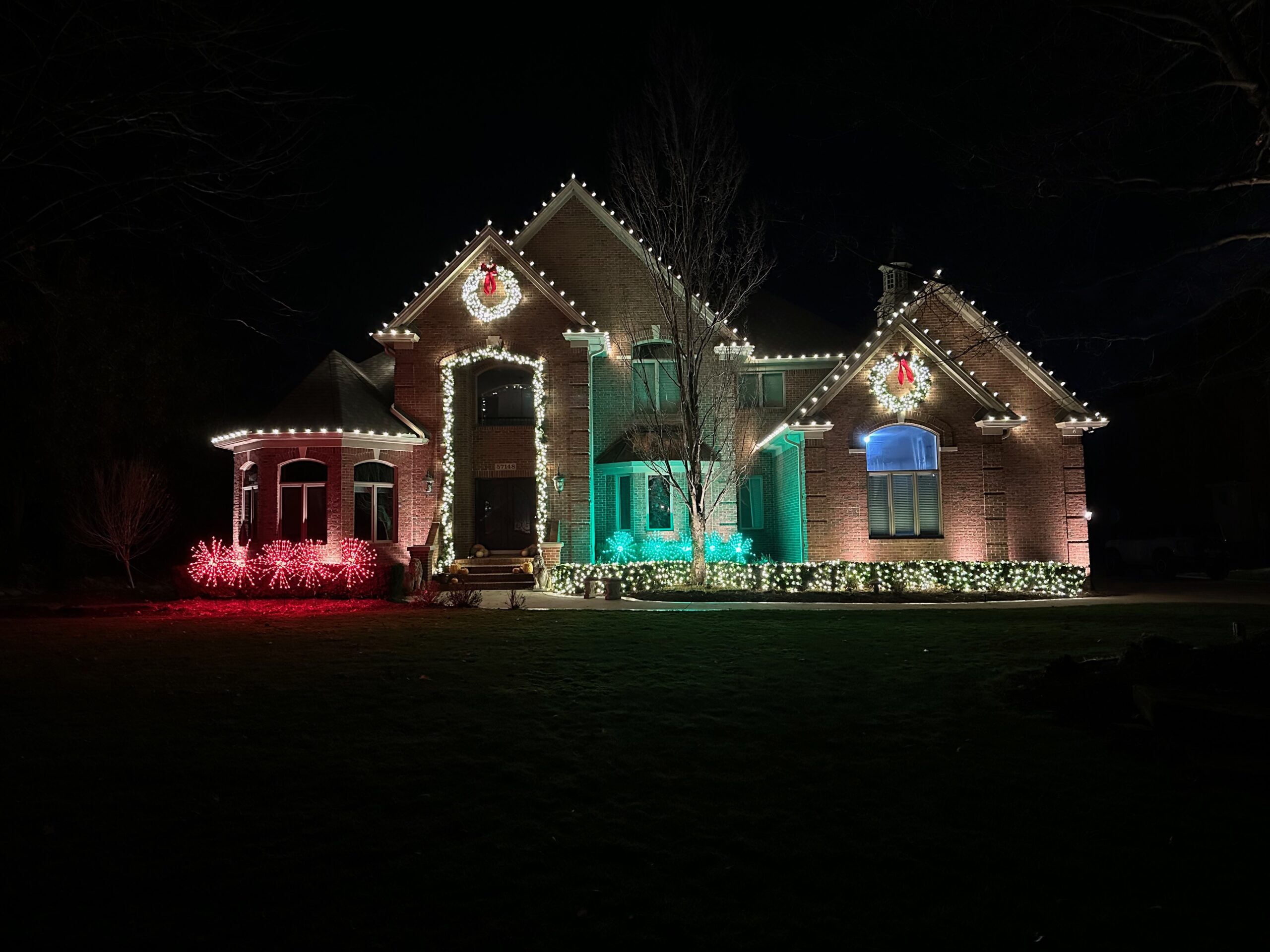 Custom Holiday Lights in Washington Township, MI